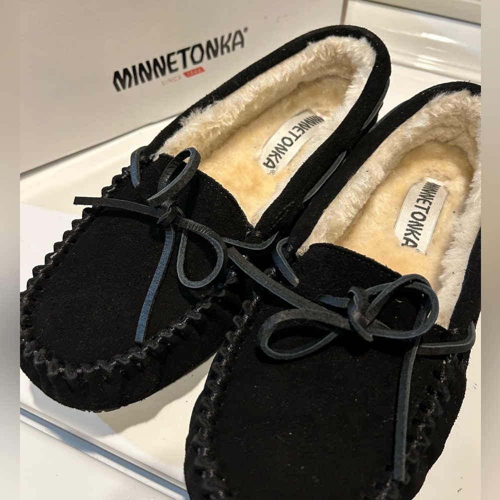 MINNETOKA BRAND NEW MOCCASINS